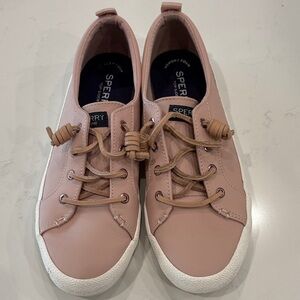 Sperry leather sneakers Memory foam - cute and comfy!!
